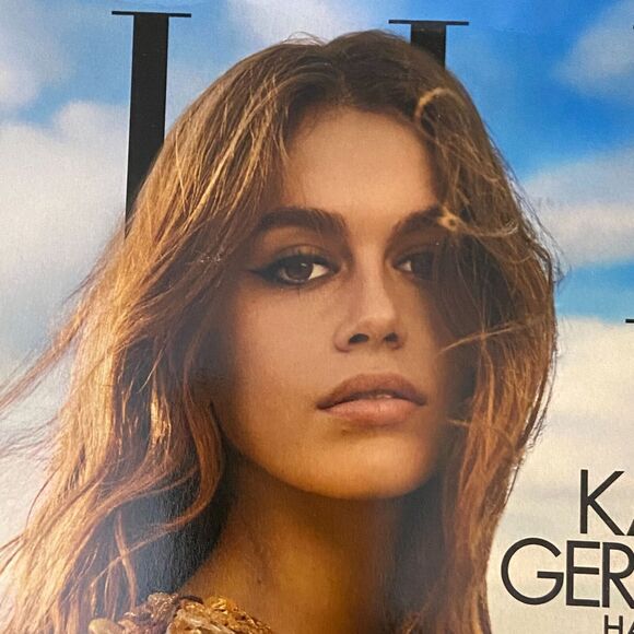 Elle March 2023 Kaia Gerber Main Character Energy Spring Fashion Tiktok Star - Picture 3 of 9